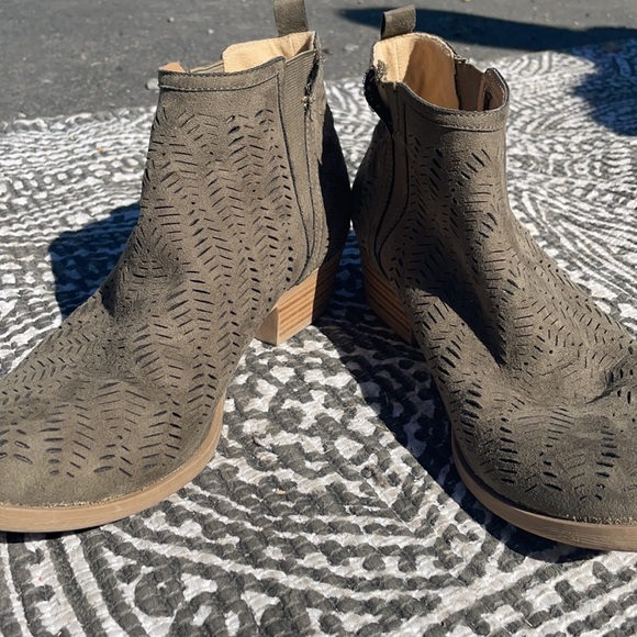 Booties!! - Picture 2 of 3